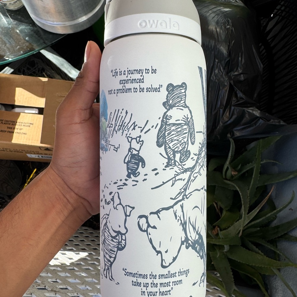 32 oz White Owala Water Bottle with Winnie the Pooh Design